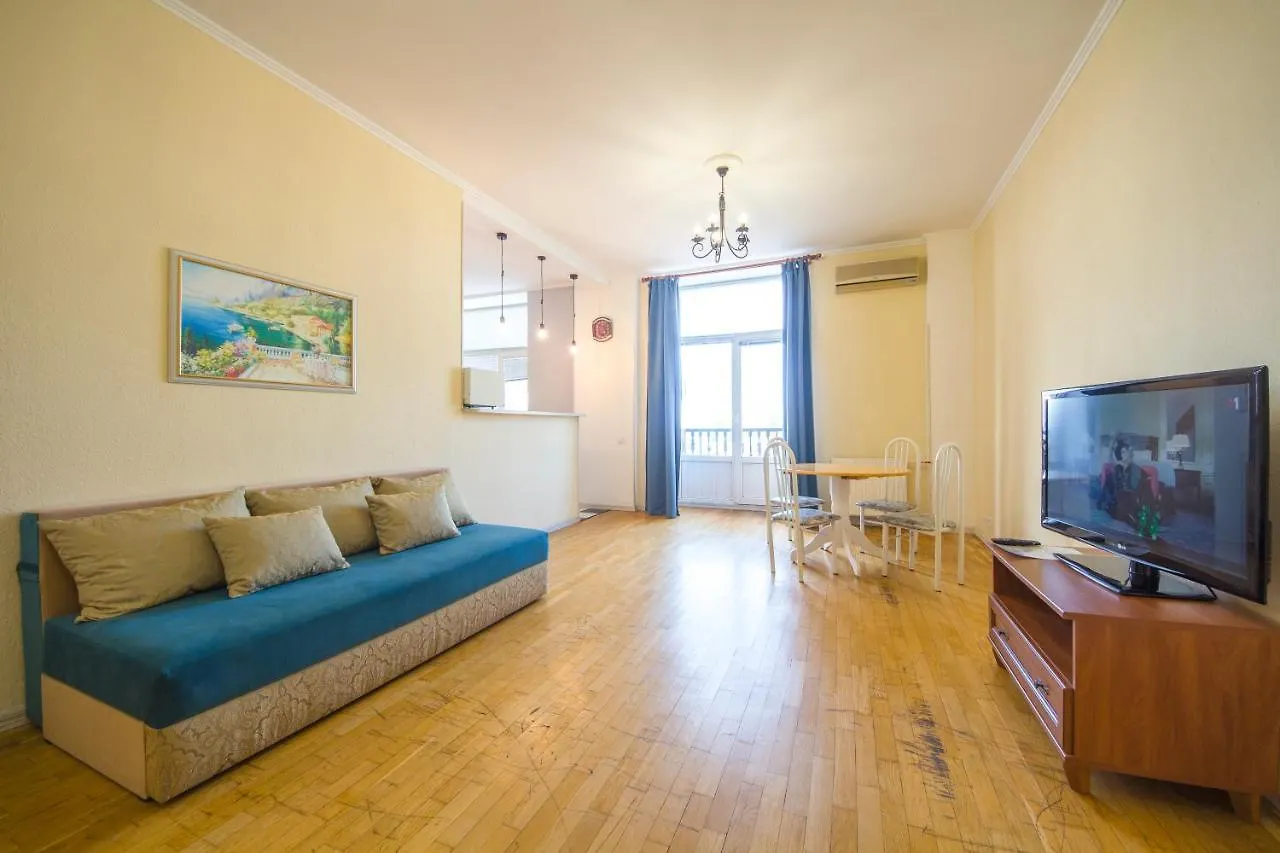 Apartment with jacuzzi and view on Khreschatyk Kijów