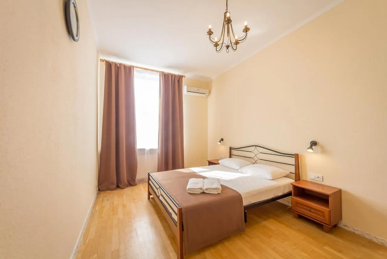 Apartment with jacuzzi and view on Khreschatyk Kijów