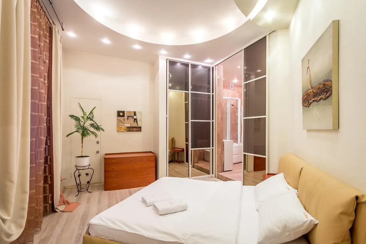 Apartment with jacuzzi and view on Khreschatyk Kijów