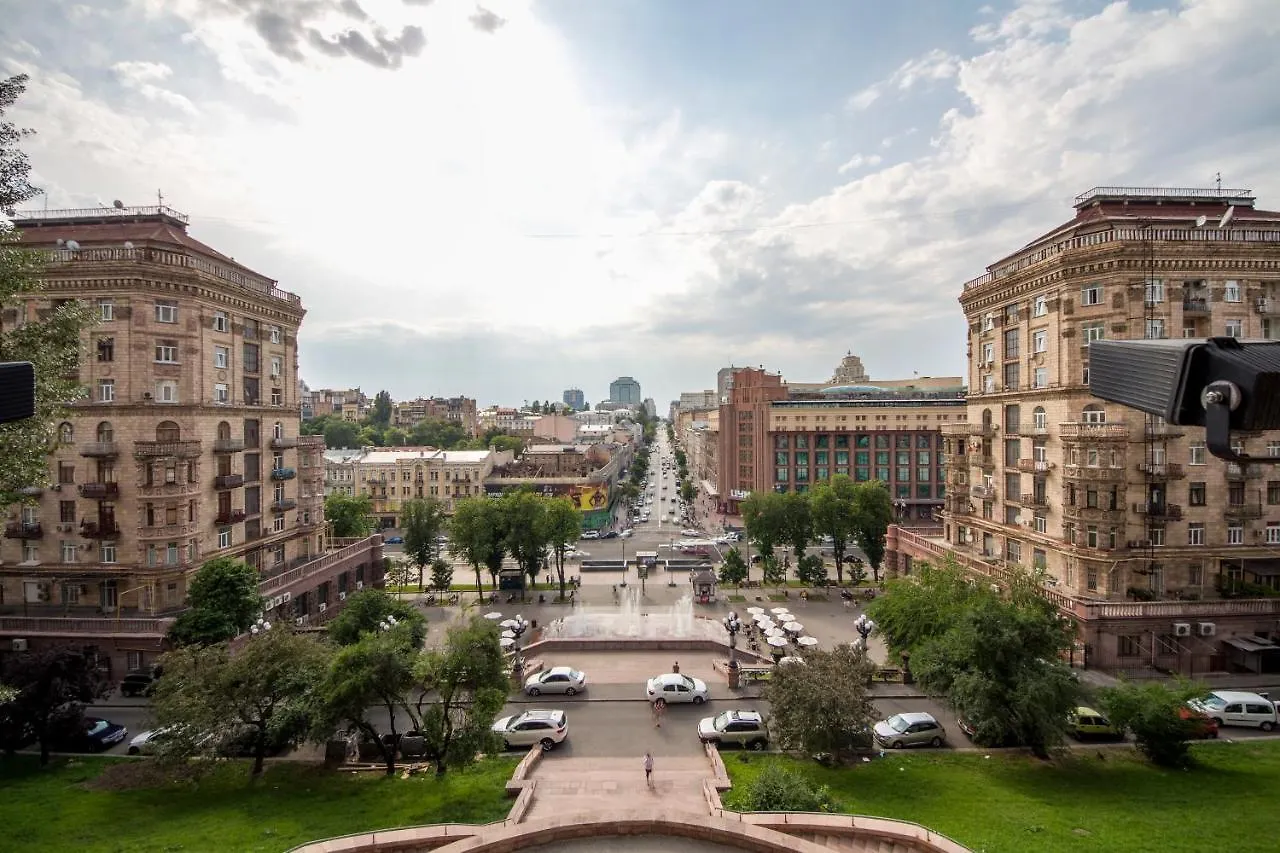 Apartment with jacuzzi and view on Khreschatyk Kijów