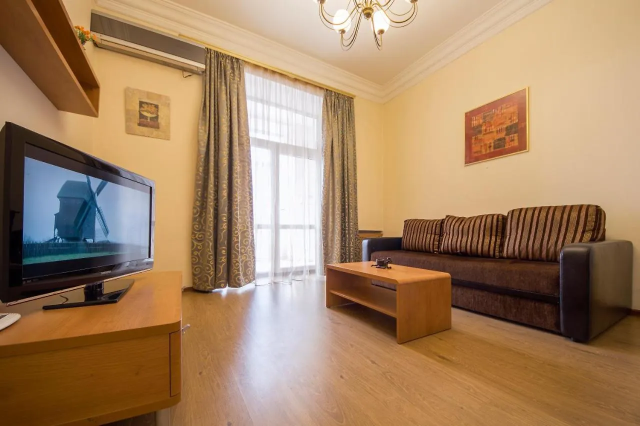 Apartment with jacuzzi and view on Khreschatyk Kijów