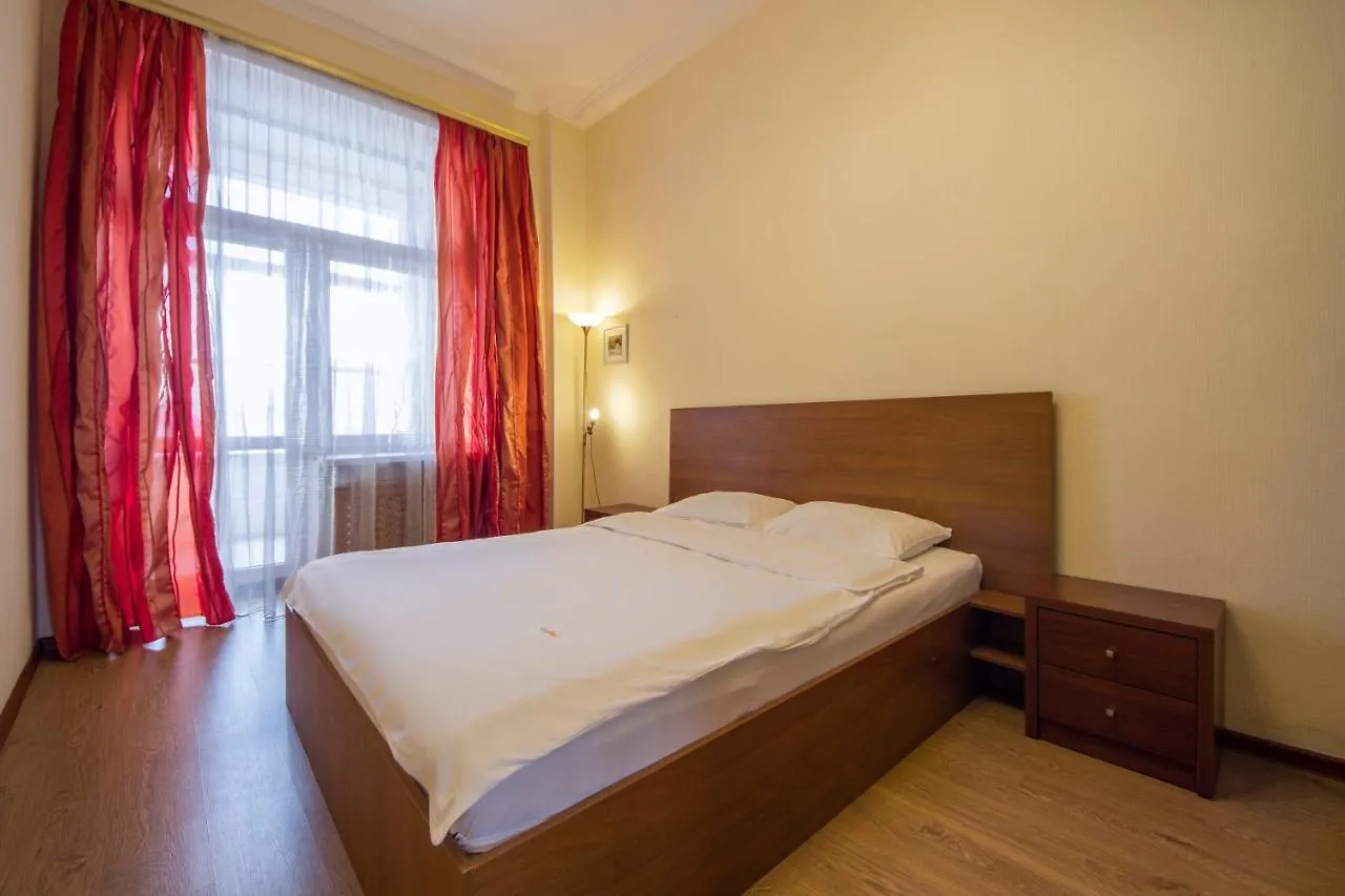 Apartment with jacuzzi and view on Khreschatyk Kijów