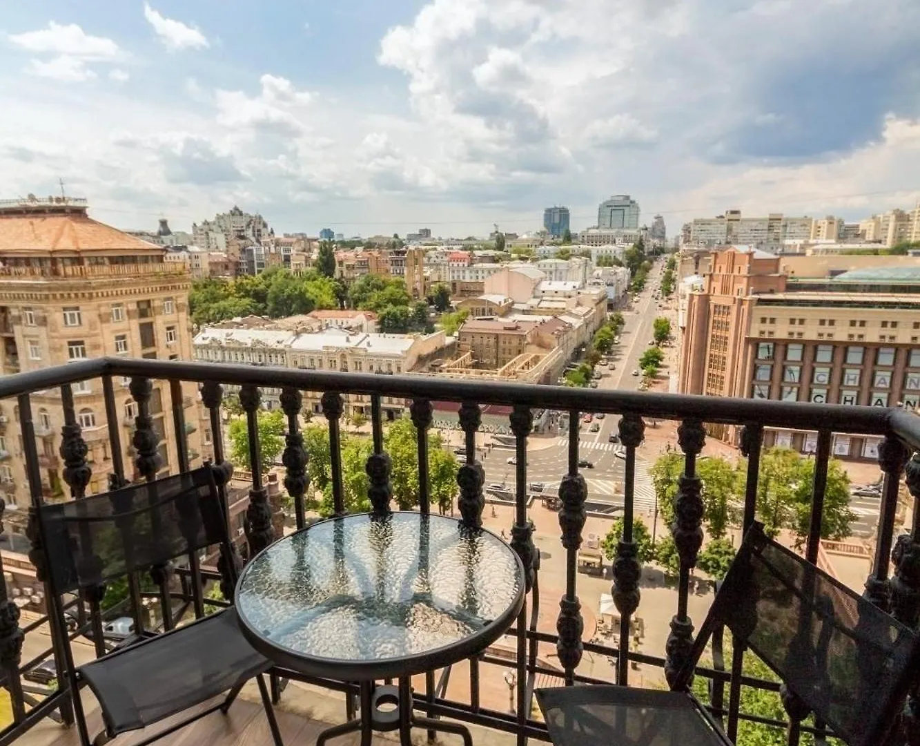 Apartment with jacuzzi and view on Khreschatyk Kijów Ukraina